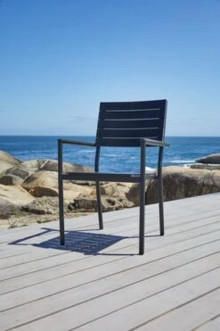 Chaise Empilable PADHOLM Noir -Meubles Reduction Magasin 201318