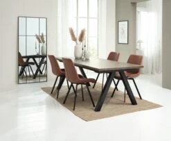 SANDBY L210 Table Chêne Foncé + 4 HYGUM Chaises Cognac -Meubles Reduction Magasin 214459